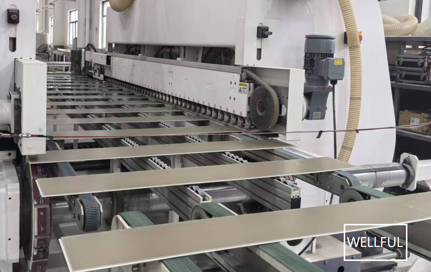 एसपीसी इंटरलॉकिंग फ्लोरिंग 4.0 मिमी IXPE पैड और यूनिलिन क्लिक इंटरलॉकिंग सिस्टम के साथ